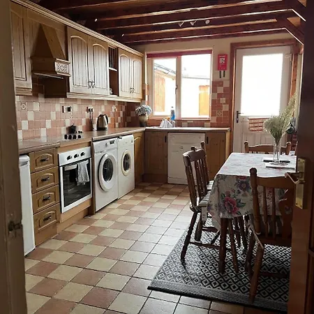 Nyaraló Town House With Patio